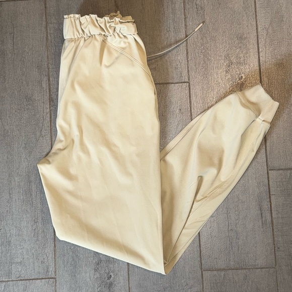 Lululemon Keep Moving Joggers Trench Size 2 High Rise Excellent Condition - Picture 5 of 11